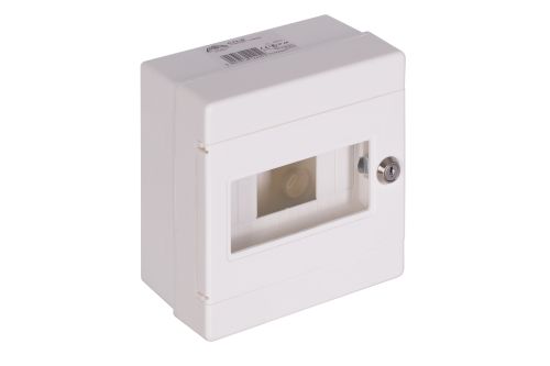 Plastikowa natynkowa obudowa modułowa o wymiarach 18 cm na 18 cm i głębokości 10 cm. Szafka zamykana na zamek.