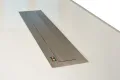 Podnośnik do monitora o maksymalnej przekątnej ekranu 32" INOX - M-5 Eco  INX zamontowany w blacie, winda schowana, klapa zamknięta