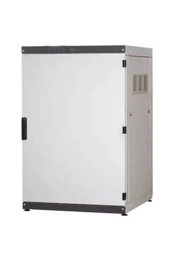 Szafa rack 19 pyłoszczelna IP54 24Ux600x600 Osłona pełna Boki zdejmowane Drzwi pełne Ral 7035 szara WR19-24U-86-DP-S przód szafki.webp