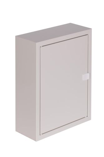Metalowa natynkowa obudowa modułowa o wymiarach 31 cm na 39,5 cm i głębokości 13 cm. Zamykana na zatrzask. Z możliwością zamontowania do 24 zabezpieczeń.