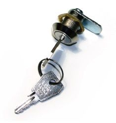 Metalowy zamek z kluczem do montażu w rozdzielnicach elektrycznych z serii NRP i NRL.