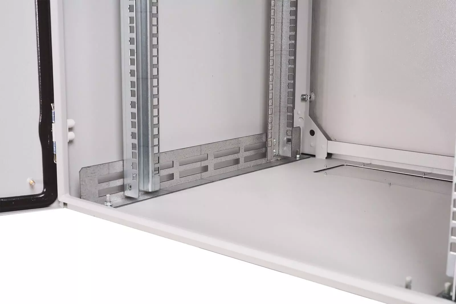 Szafa rack wisząca 19